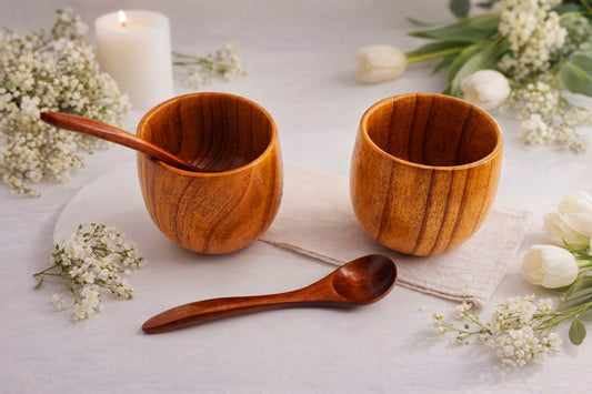 Tasses à café en bois + 2 petites cuillères